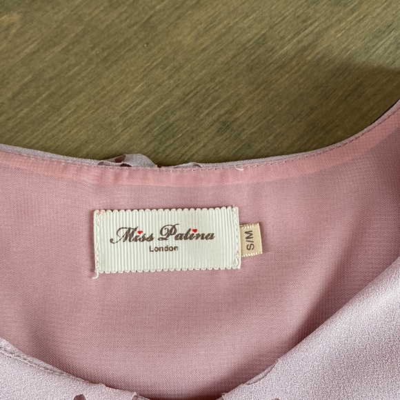 Adorable pink mini dress. Laser cut designs and pleated skirt. Size S/M - Picture 4 of 6